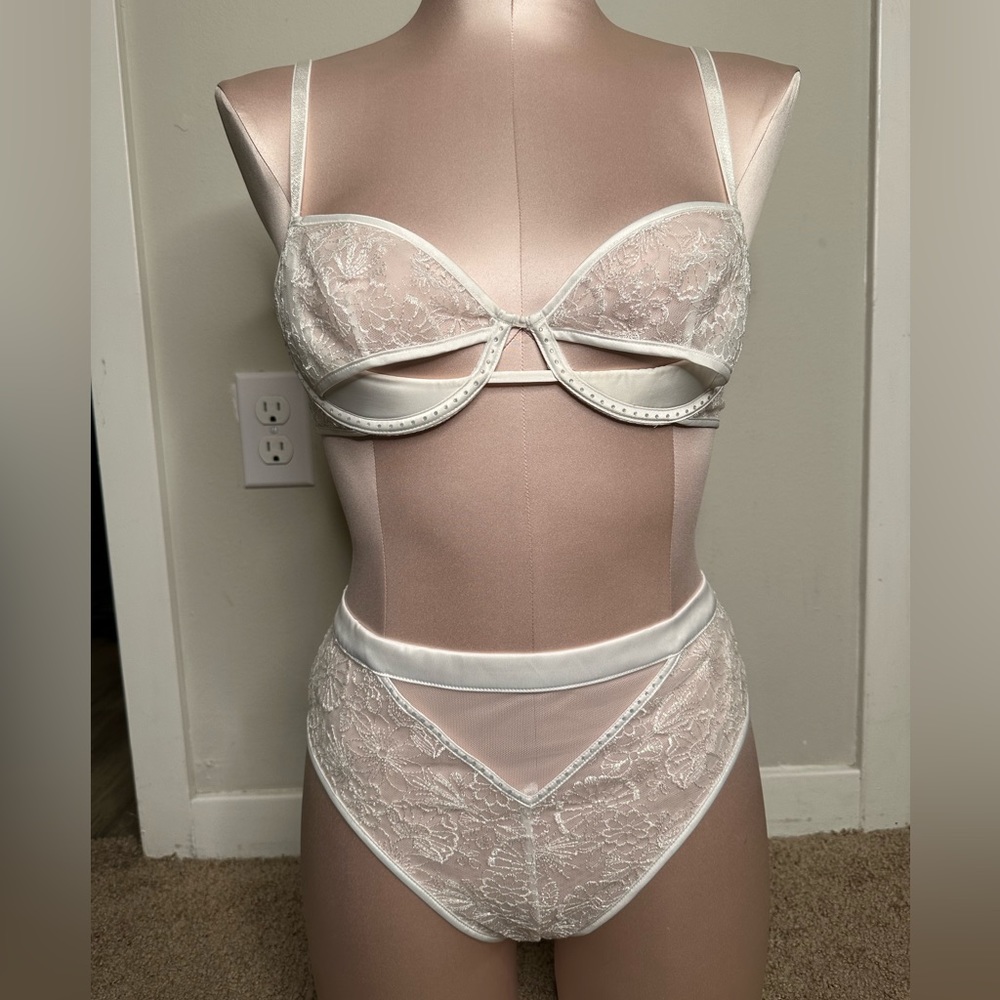 Embroidered set